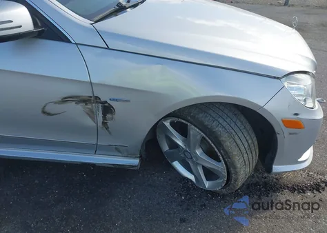 2012 Mercedes-Benz E 350 4Matic z USA, uszkodzony, nr VIN WDDHF8JB3CA625271